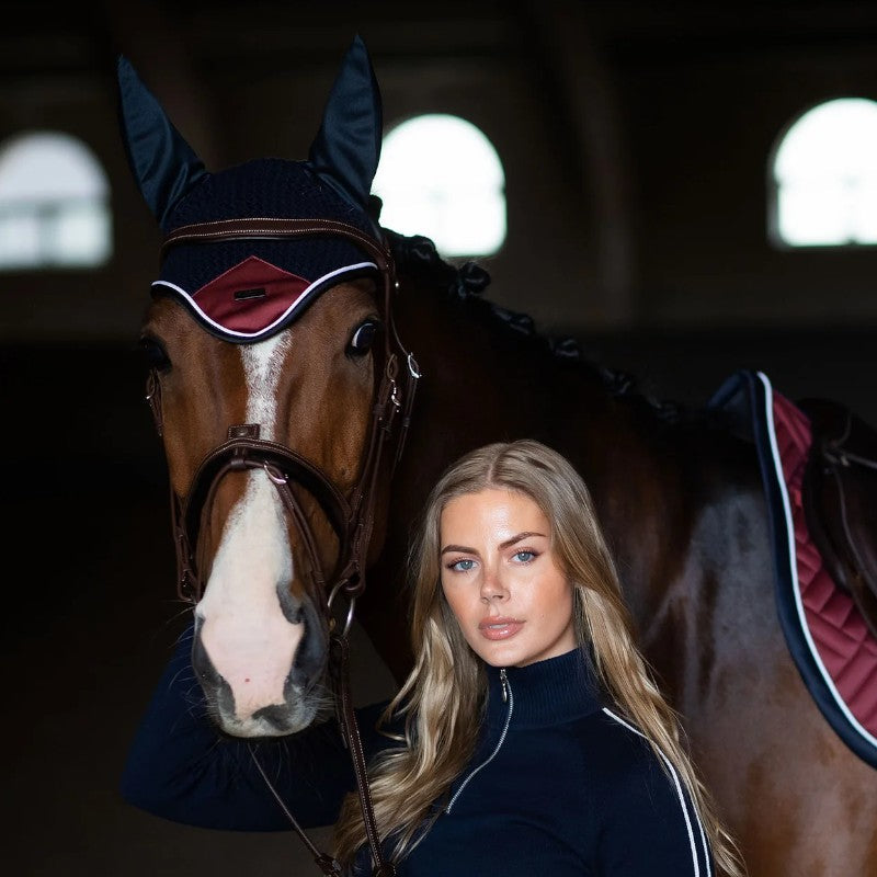Equestrian Stockholm - Bonnet pour chevaux Modern Luxe noir/ rouge foncé | - Ohlala