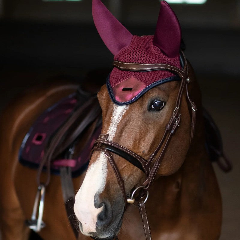 Equestrian Stockholm - Bonnet pour chevaux Twill Luxe rouge foncé | - Ohlala