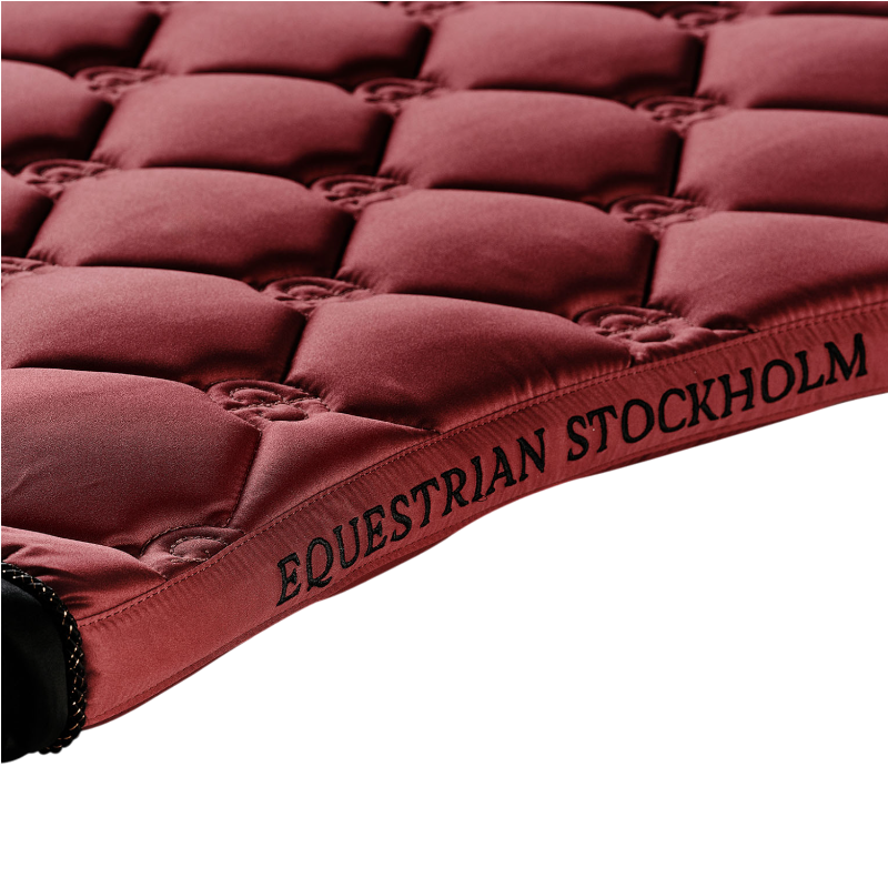 Equestrian Stockholm - Tapis de dressage Soft rouge | - Ohlala
