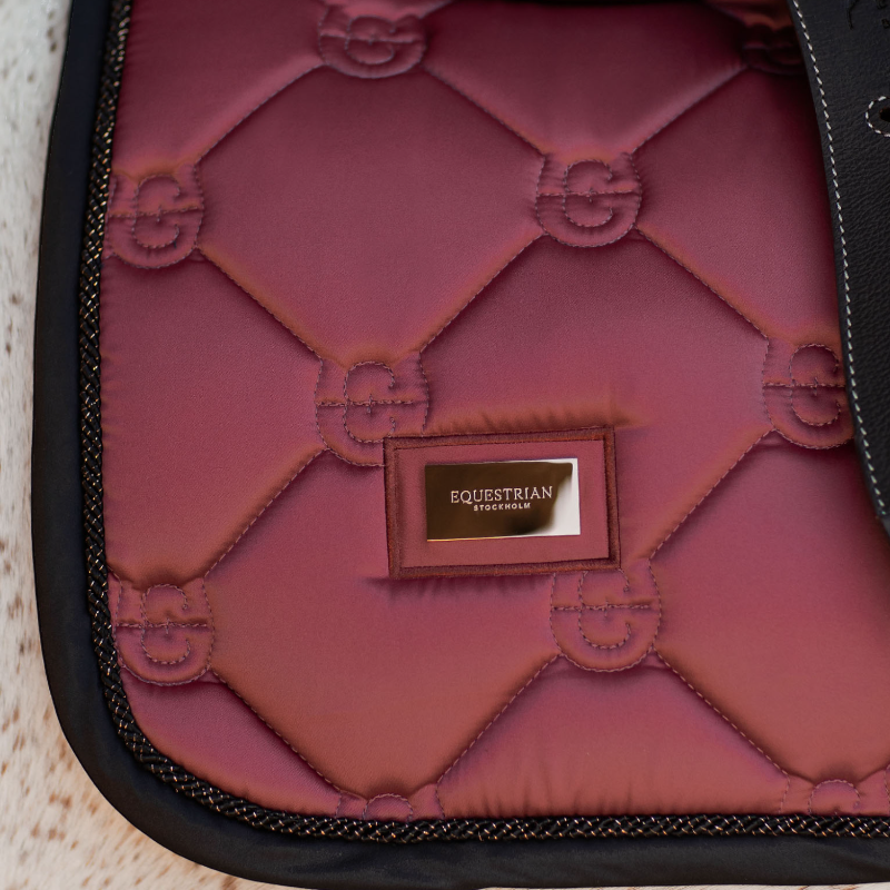 Equestrian Stockholm - Tapis de selle Soft rouge | - Ohlala