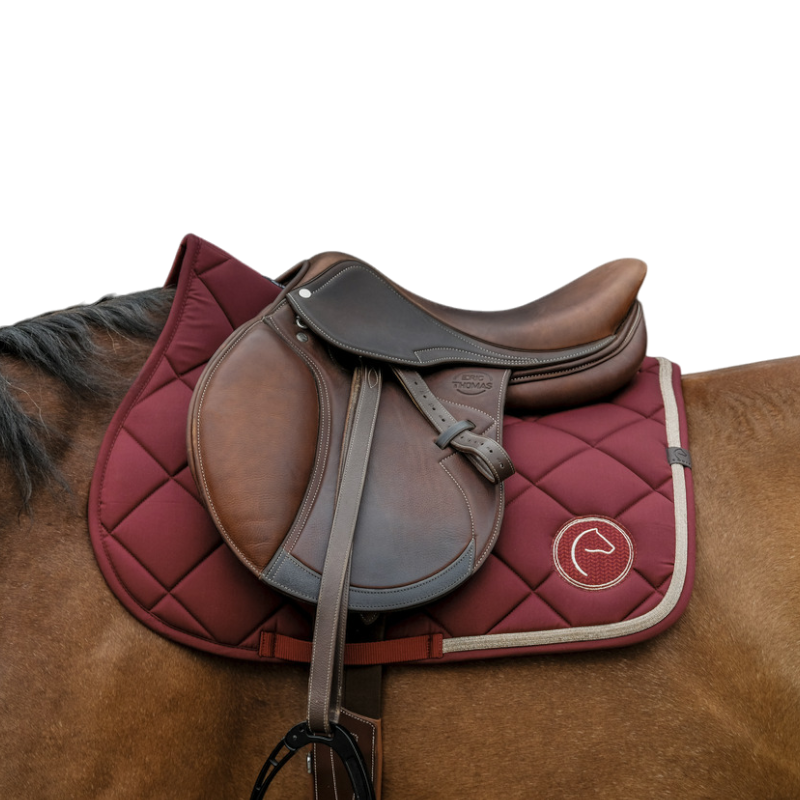 Equithème - Tapis de selle Badge 2.0 bordeaux | - Ohlala