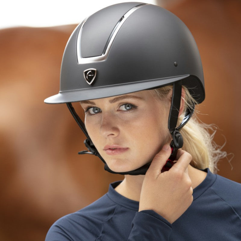 Equithème - Casque d'équitation visière large Glint matt noir/ argenté | - Ohlala