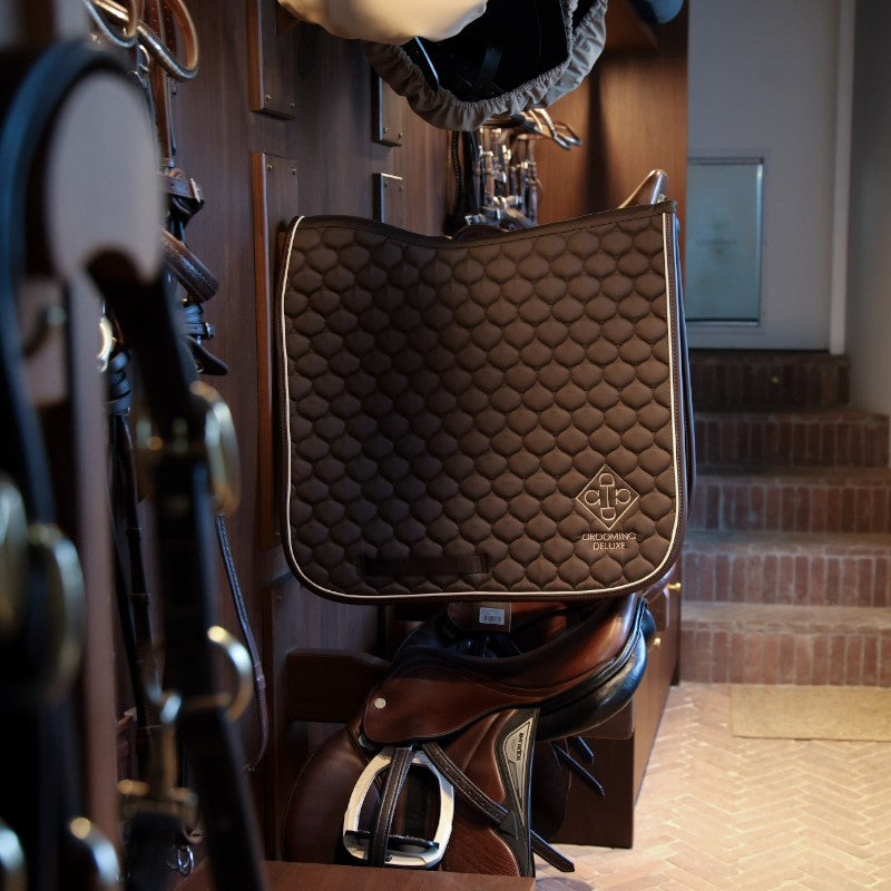 Grooming Deluxe - Tapis de dressage Grooming Deluxe marron | - Ohlala