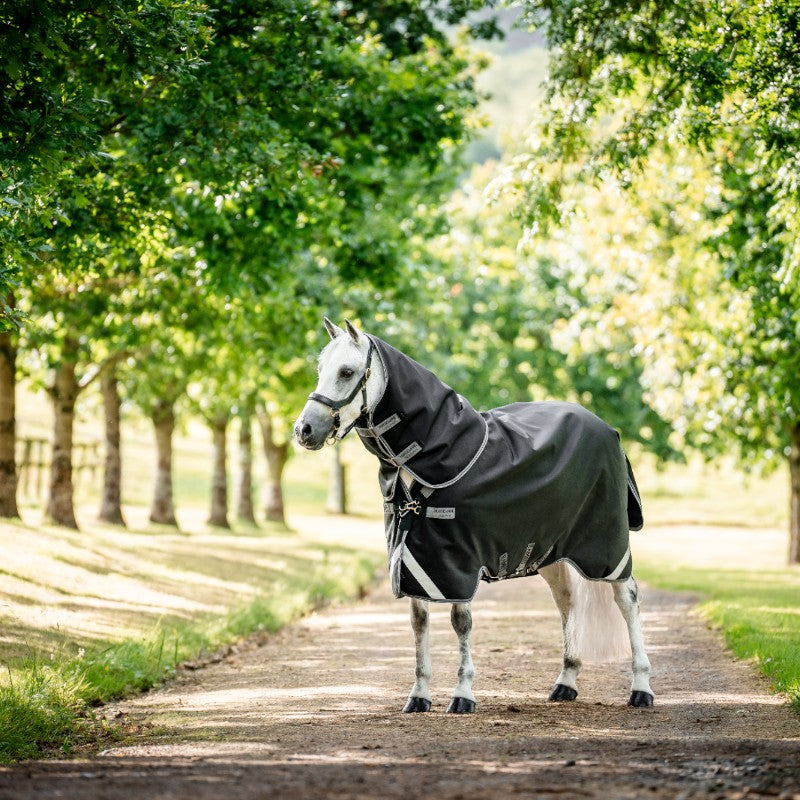 Horseware - Couverture d'extérieur Rambo Supreme Turnout Plus noir/ thunderstorm grey/ silver 450g | - Ohlala