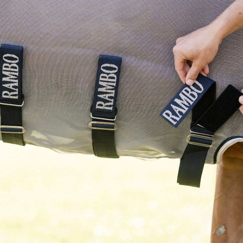 Horseware - Couverture anti-mouches Rambo Protector Fieldsafe argent/ marine/ blanc/ beige | - Ohlala