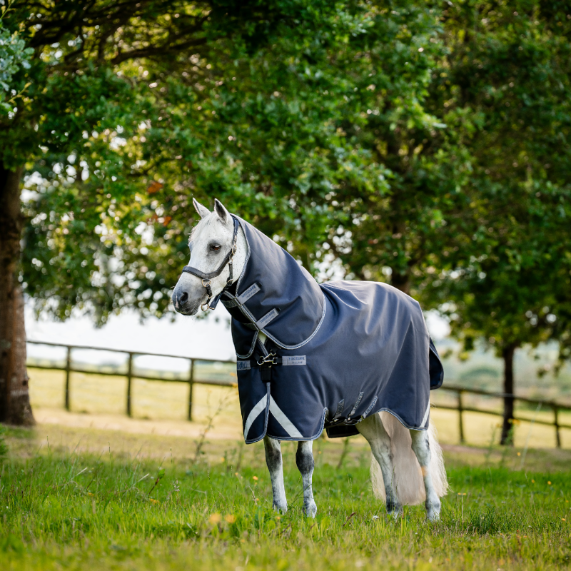 Horseware - Couverture d'extérieur Rambo Plus Turnout marine/ thunderstorm grey/ argent 100g | - Ohlala