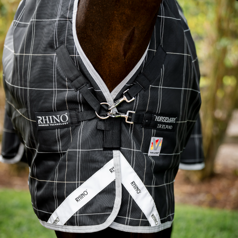 Horseware - Couverture d'extérieur Rhino Wug Turnout VL noir/ gris/ blanc à carreaux 250g | - Ohlala