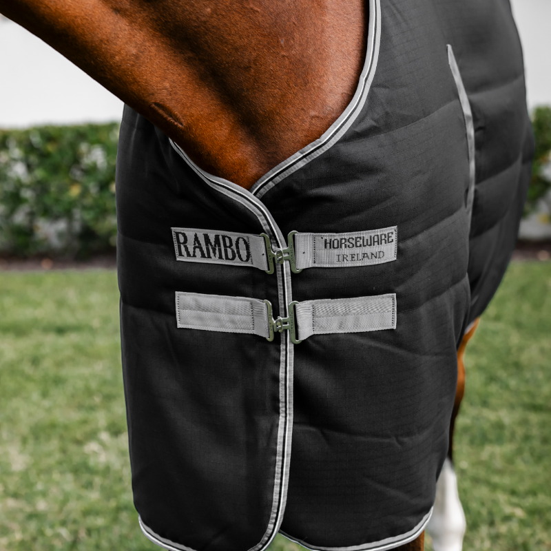 Horseware - Couverture de box Rambo Stable noir/ thunderstorm grey/ argent 200g | - Ohlala