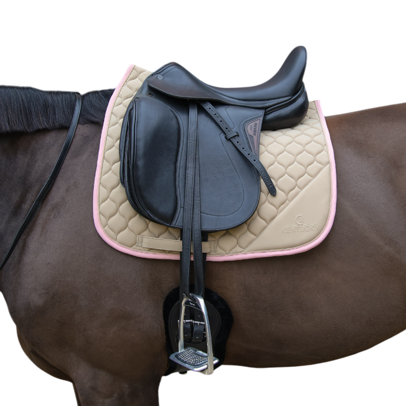 Kentucky Horsewear - Tapis de dressage Softshell Onion Quilt beige/ vieux rose | - Ohlala