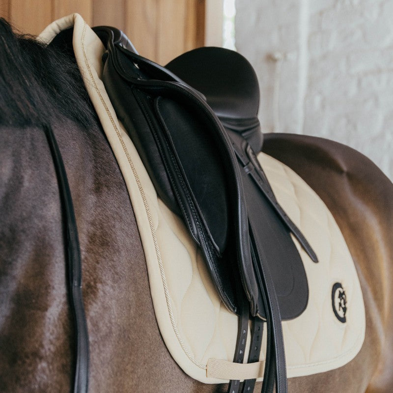 Kentucky Horsewear - Tapis de dressage Wave 3D logo beige | - Ohlala