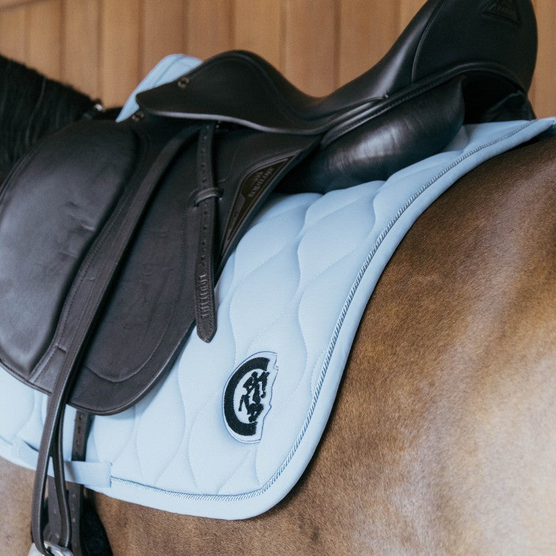Kentucky Horsewear - Tapis de dressage Wave 3D logo bleu clair | - Ohlala