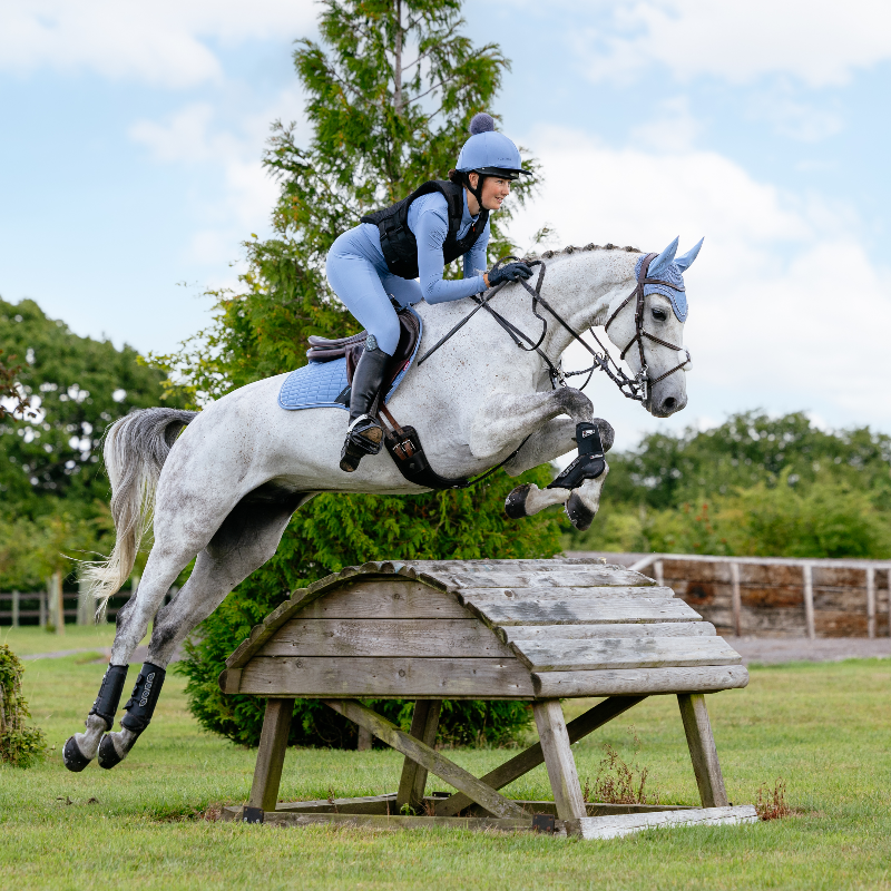 LeMieux - Tapis de selle Suede Close Contact powder blue | - Ohlala