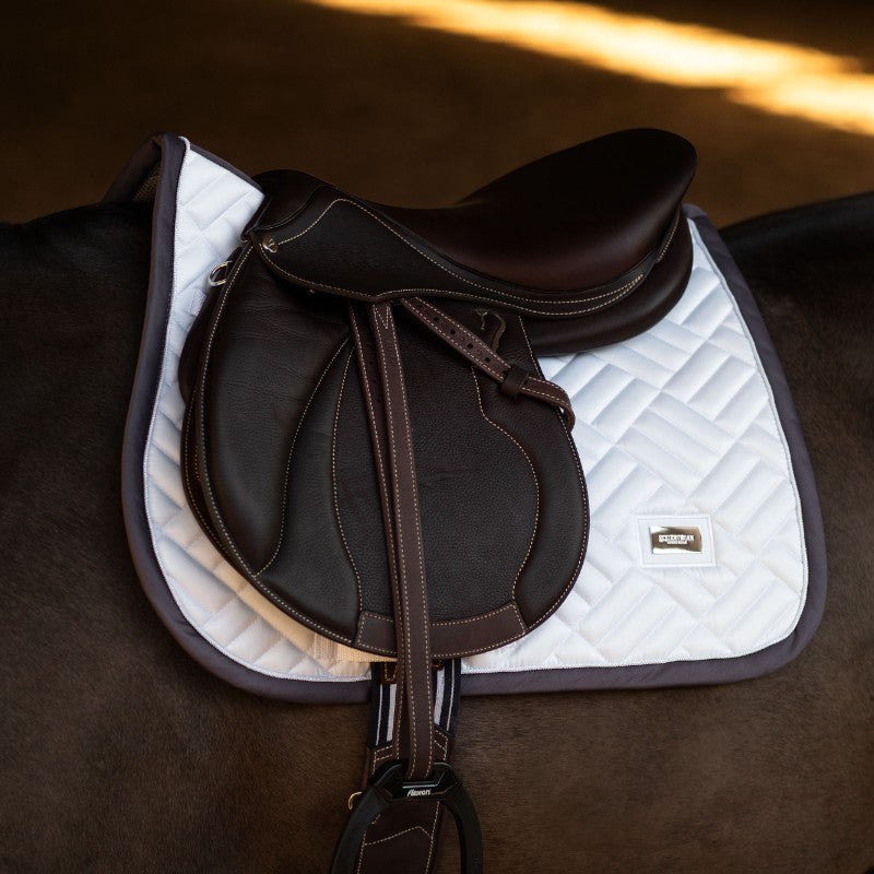 Equestrian Stockholm - Tapis de selle Modern White Dark Violet | - Ohlala