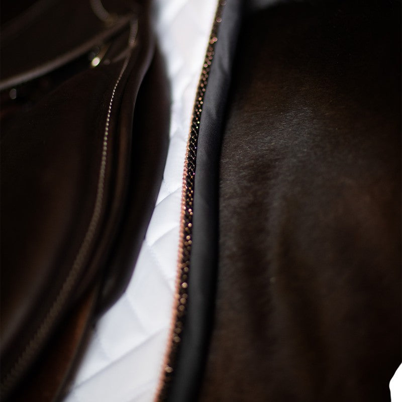 Equestrian Stockholm - Tapis de selle Modern Dark Ocean blanc/ marine | - Ohlala