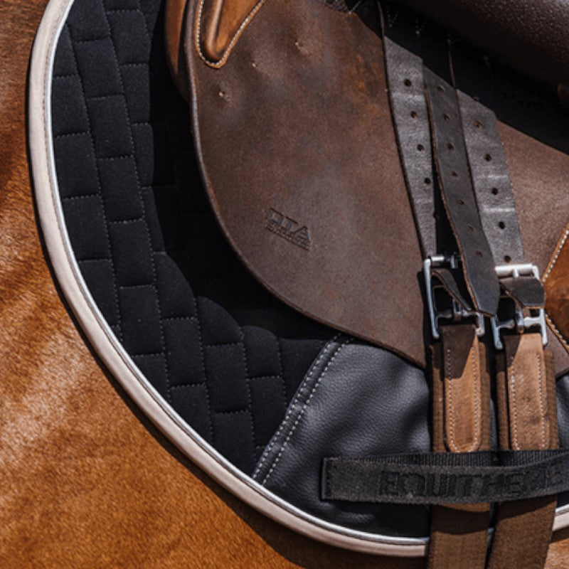 Equithème - Tapis de selle Dinard noir | - Ohlala