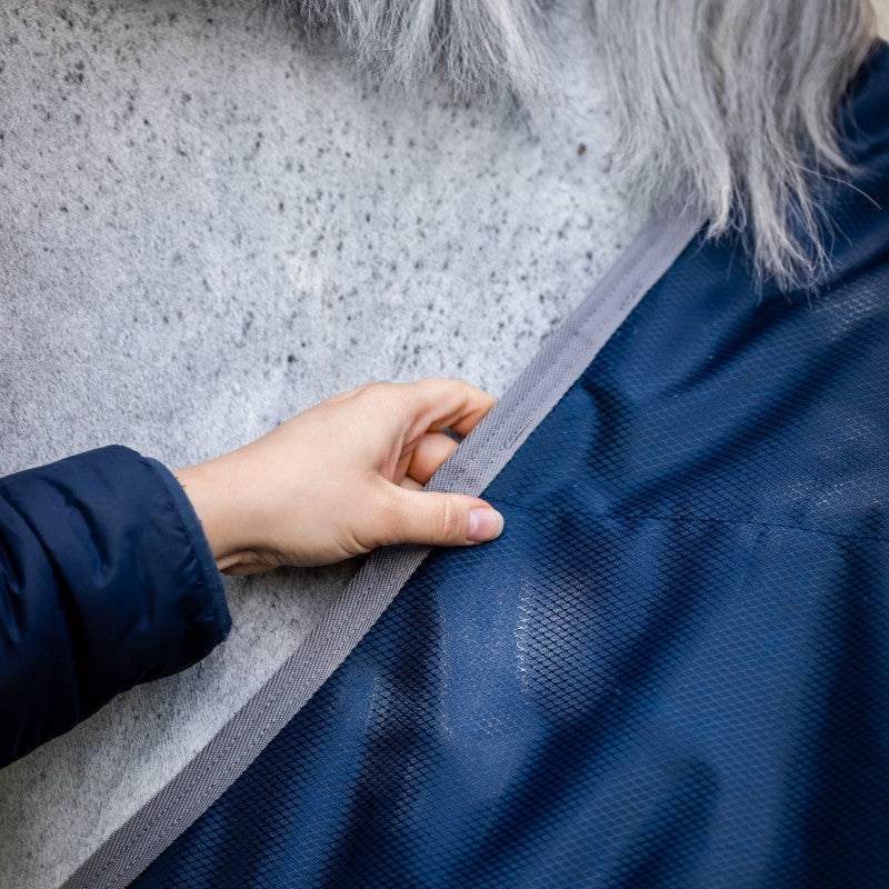 Horseware - Couverture de box thérapeutique Ionic Therapy imperial blue/ argent/ marine 50g | - Ohlala