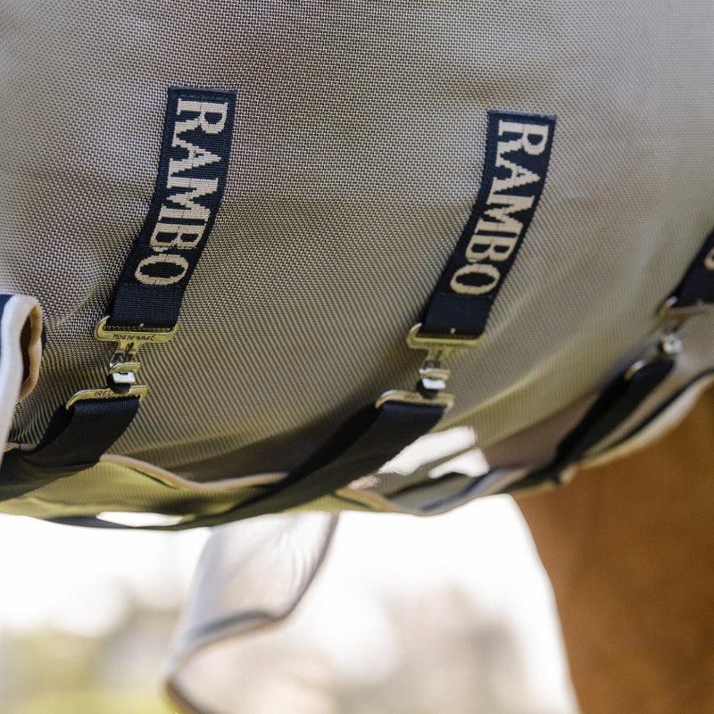 Horseware - Couverture anti-mouches Rambo Protector Fieldsafe argent/ marine/ blanc/ beige | - Ohlala