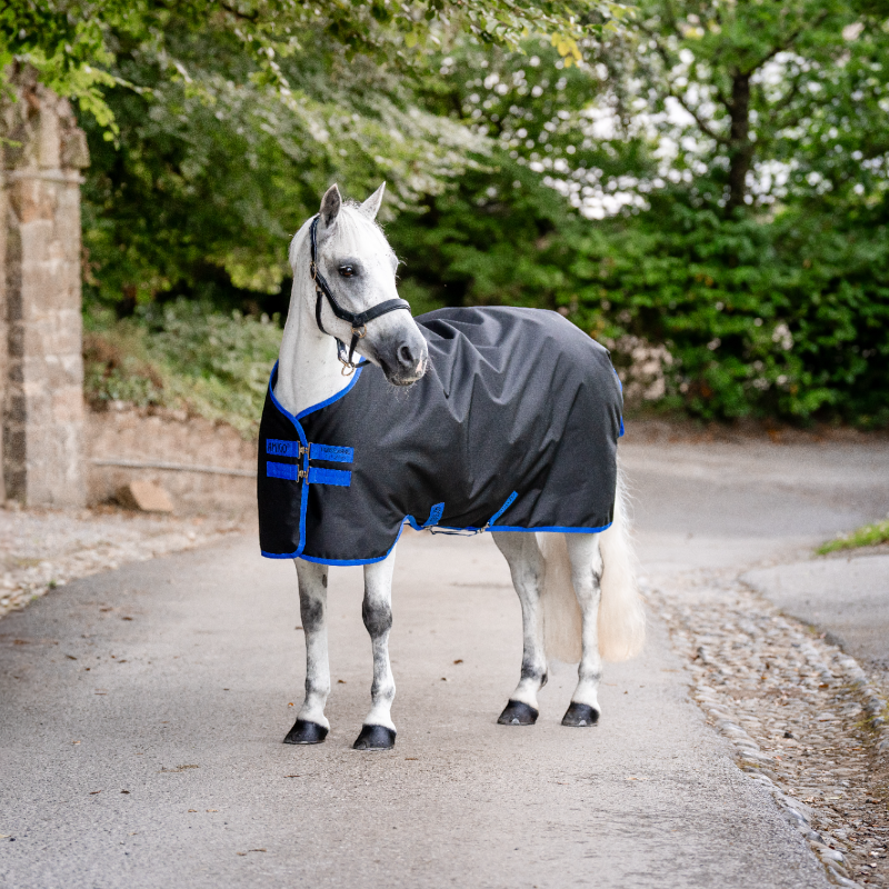 Horseware - Couverture d'extérieur Amigo Ripstop Pony Turnout noir/ classic blue 50g | - Ohlala