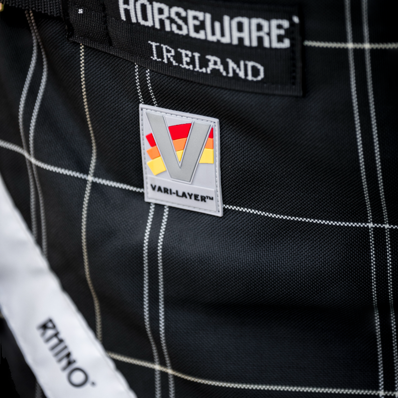 Horseware - Couverture d'extérieur Rhino Wug Turnout VL noir/ gris/ blanc à carreaux 450g | - Ohlala
