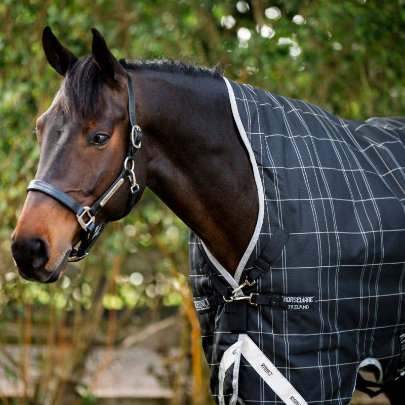 Horseware - Couverture d'extérieur Rhino Wug Turnout noir/ gris/ blanc à carreaux 100g | - Ohlala