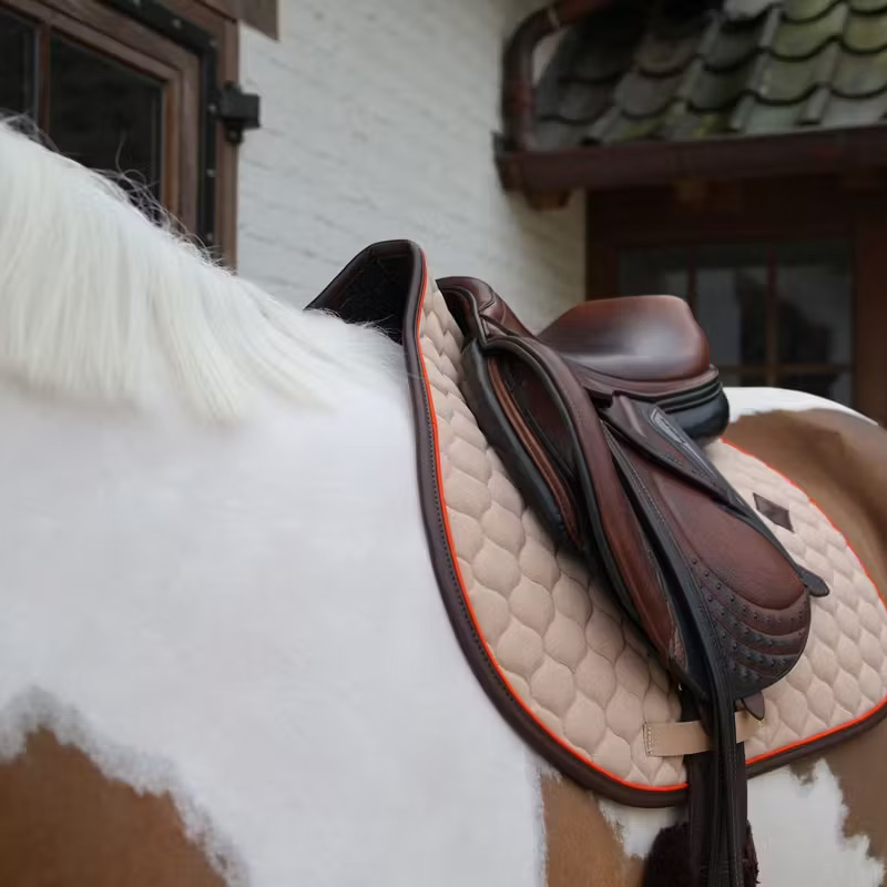 Kentucky Horsewear - Tapis de selle Onion Quilt Leather Neon beige | - Ohlala