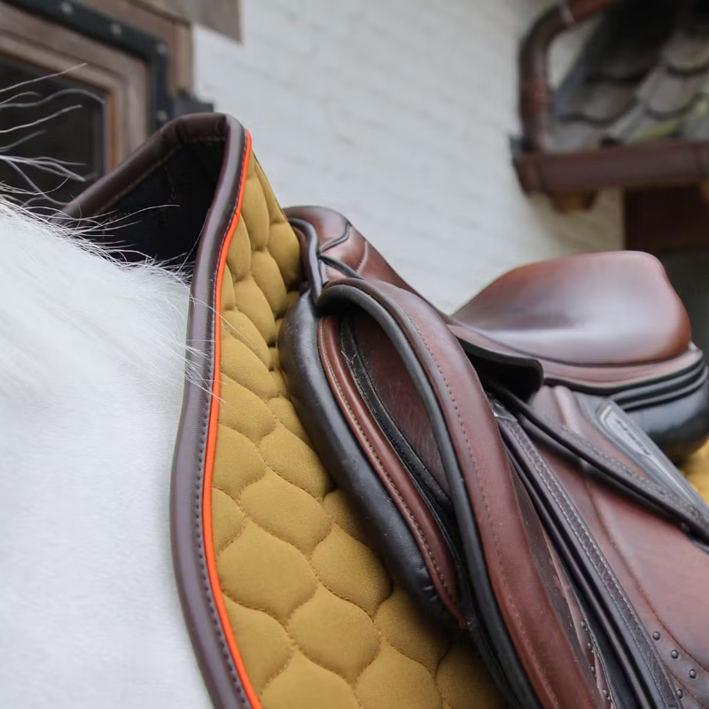 Kentucky Horsewear - Tapis de selle Onion Quilt Leather Neon kaki | - Ohlala
