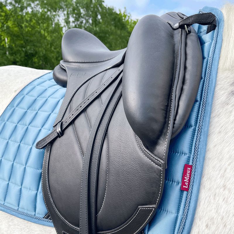 LeMieux - Tapis de dressage Loire Classic Square Ice Blue | - Ohlala