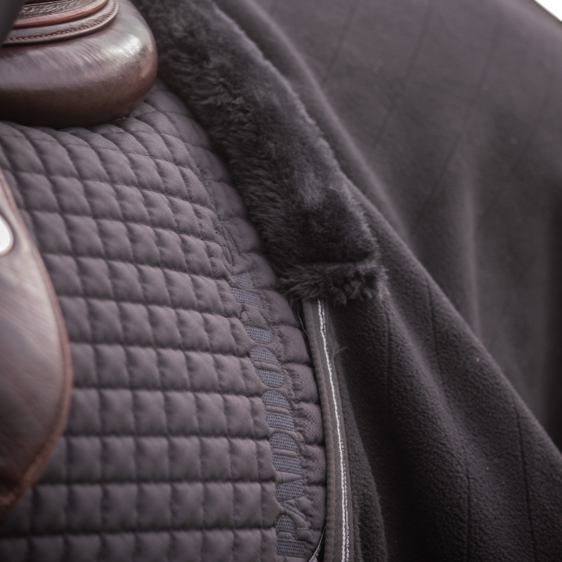 Paddock Sports - Couvre-reins polaire Diagonal noir | - Ohlala