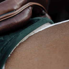 Kentucky Horsewear - Tapis de selle Skin Friendly Velvet vert sapin | - Ohlala