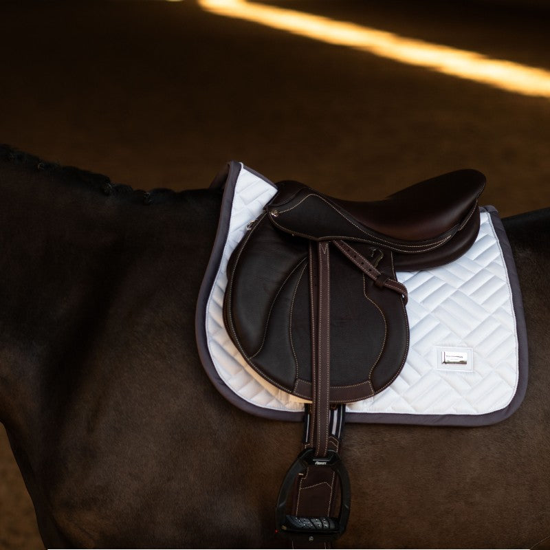 Equestrian Stockholm - Tapis de selle Modern White Dark Violet | - Ohlala