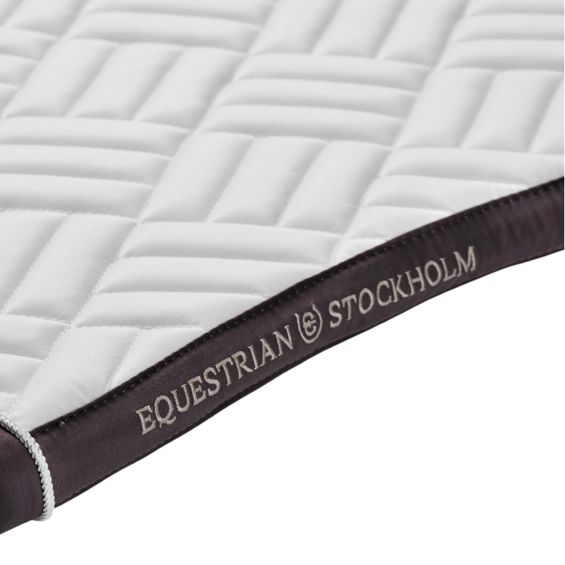 Equestrian Stockholm - Tapis de selle Modern White Dark Violet | - Ohlala
