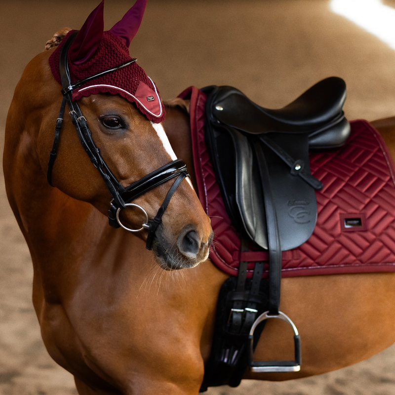 Equestrian Stockholm - Tapis de dressage Modern bordeaux | - Ohlala