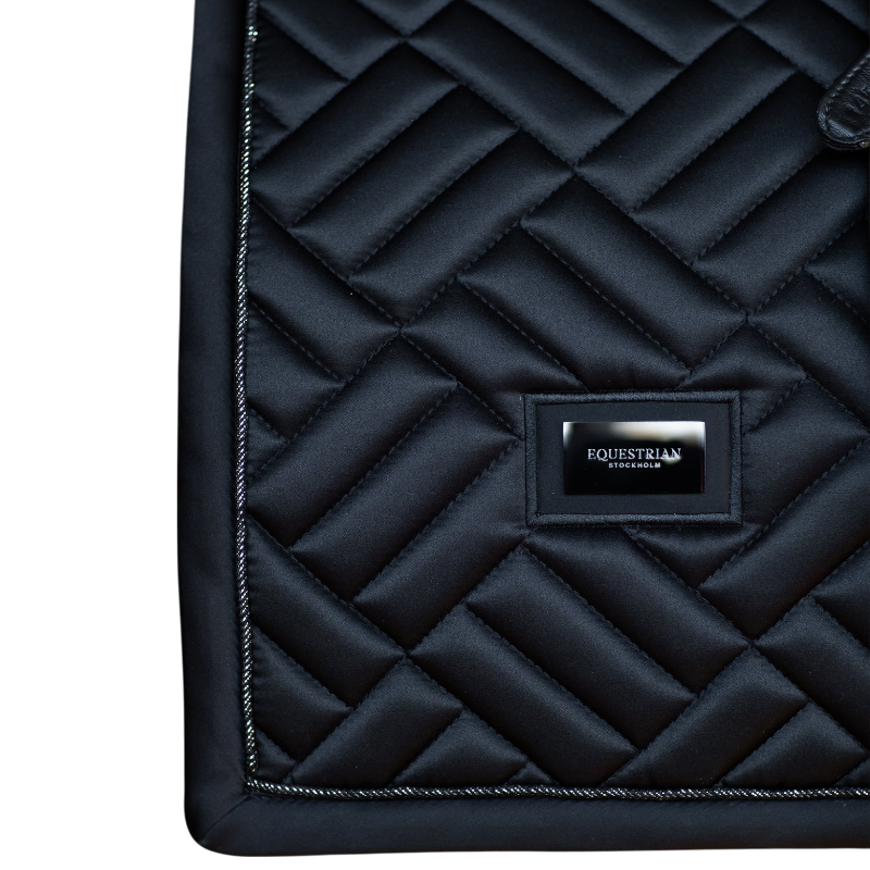 Equestrian Stockholm - Tapis de dressage Modern noir | - Ohlala