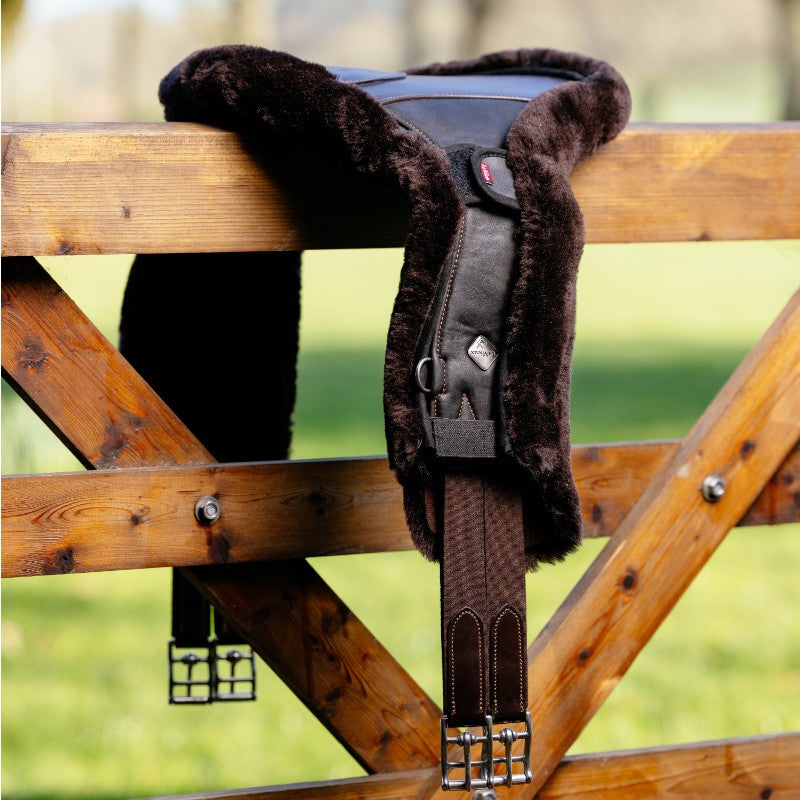 Lemieux - Housse de sangle à bavette longue Anatomic en laine mérinos+ marron | - Ohlala