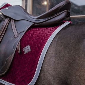 Kentucky Horsewear - Tapis de dressage velvet contrast bordeaux | - Ohlala
