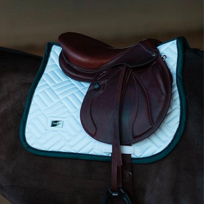 Equestrian Stockholm - Tapis de selle Dramatic Monday Modern blanc | - Ohlala