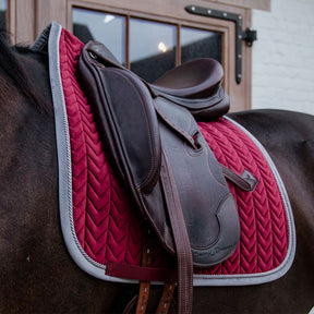 Kentucky Horsewear - Tapis de dressage velvet contrast bordeaux | - Ohlala
